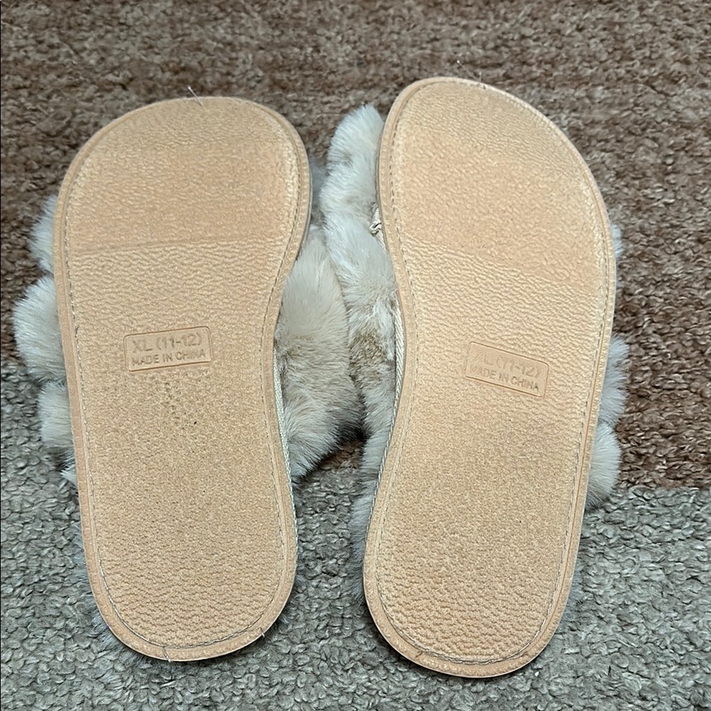 NWOT Chinese Laundry Cream Faux Fur Women's Slippers GoldSilver Accent XL 11/12 - Picture 5 of 6